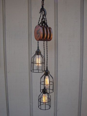 Pulley Decor, Pulley Pendant Light, Pulley Lamps, Pulley Light, Blitz Design, Diy Lampe, Industrial Style Lighting, Rustic Lighting, Farmhouse Lighting