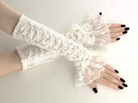 Chic Style Women, White Lace Gloves, Lace Fingerless Gloves, White Goth, Wedding Gloves, Bridal Gloves, Lace Cuffs, Lace Gloves, Couture Mode