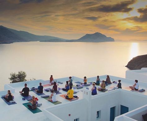 Rooftop Yoga Space, Wellness Retreat Photography, Yoga Retreat Aesthetic, Luxury Yoga Retreat, Rooftop Yoga, Sunset Rooftop, Yoga Event, Mexico Yoga Retreat, Yoga Shala