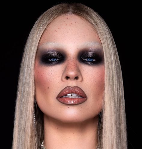 Smokey Eye Bleached Brows, Y3k Makeup, Extreme Makeup Looks, High Fashion Makeup Editorial, Grunge Editorial, Celine Bernaerts, Catwalk Makeup, Extreme Makeup, Hair Magic