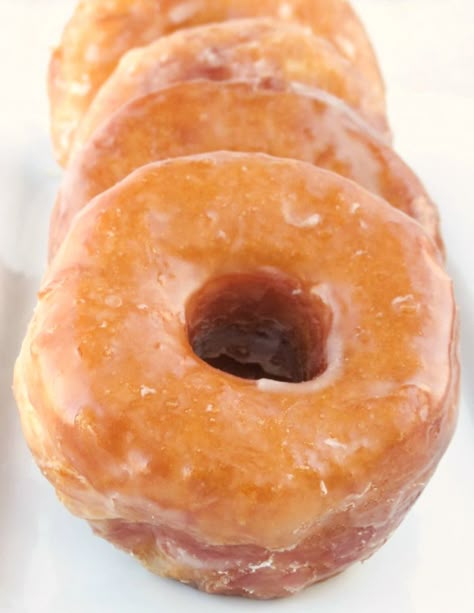 The Best {and Easiest} Glazed Donuts - Sprinkle Some Sugar. When I feel like carb and sugar loading Donuts Holes, Biscuit Donuts, Dozen Donuts, Donuts Recipes, Cream Horns, Glazed Donuts, Dessert Tea, Homemade Donuts, Donut Glaze