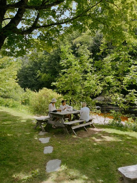 Picnic table vibes Park Picnic Table, Picnic Table Aesthetic, Garden Picnic, Fairy Tea Parties, Picnic Bench, Lake Living, Public Park, New Earth, Outdoor Picnics