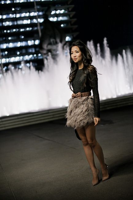 Black Swan :: Caviar beads Ostrich Feather Skirt Outfit, Feather Skirt Outfit, Ostrich Feather Skirt, Look Working Girl, Shop Skirt, Silvester Outfit, Glamouröse Outfits, Wendy's Lookbook, 일본 패션