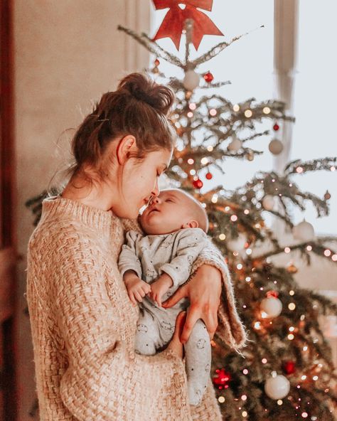 Newborn Pictures With Santa, Baby In Front Of Christmas Tree, Mom And Newborn Christmas Pictures, Baby With Christmas Lights, Christmas Family Photo With Newborn, At Home Newborn Christmas Pictures, Winter Tree Farm Family Pictures, Christmas Family Photos Newborn, Mommy And Baby Christmas Pictures