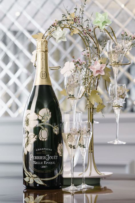 PERRIER-JOUET Liwei Perrier, Pierre Perrier, Don Perignon Champagne, Perrier Jouet Champagne, Alcohol Pictures, Avenue De Champagne Epernay, Champagne Region France, Perrier Jouet, Sparkling Wine Label