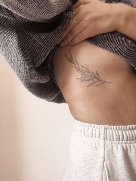 Blatt Tattoos, Botanisches Tattoo, Olive Tattoo, Red Tattoo Ideas, Olive Branch Tattoo, Red Ink Tattoo, Rib Tattoos For Women, Flower Tattoo Ideas, Ribcage Tattoo