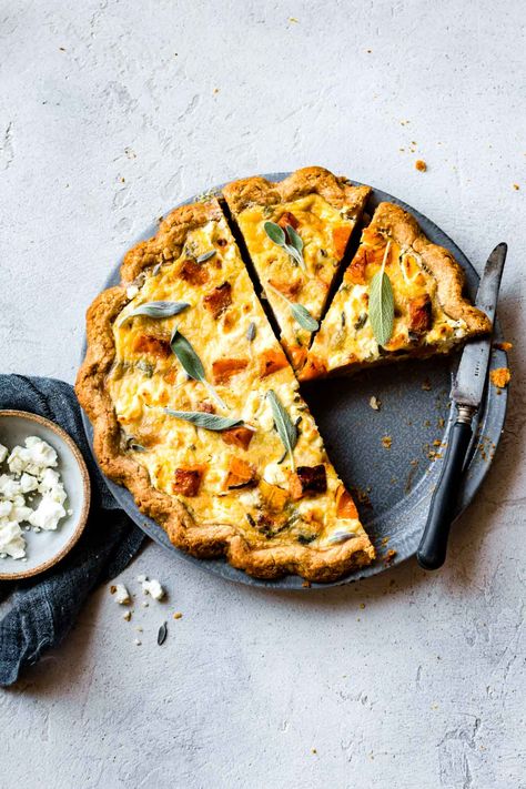 This butternut squash quiche is full of cozy fall flavors: roasted winter squash, tender leeks, fresh sage, goat cheese, plus flaky GF crust. Butternut Squash Quiche, Gf Crust, Squash Quiche, Recipes Under 500 Calories, Brunch Egg Dishes, Healthy Fall Recipes, Bojon Gourmet, Pumpkin Tarts, Vegetarian Mains