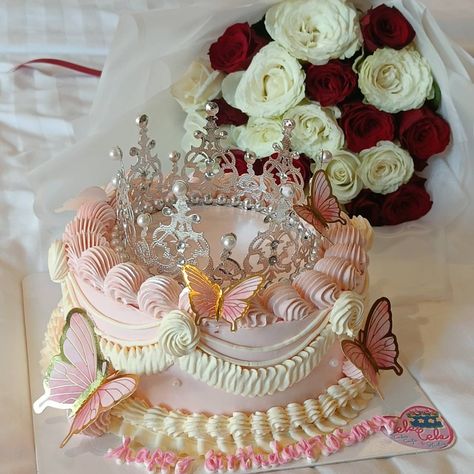 One Tier Butterfly Cake, Aesthetic Cake Butterfly, Pink Butterfly Birthday Cake, Aesthetic Birthday Cake Butterflies, Vintage Cake Butterfly, Pink Butterfly Cake, Pink Birthday Cake With Butterflies, Debut Cake Butterfly, 21 Cake