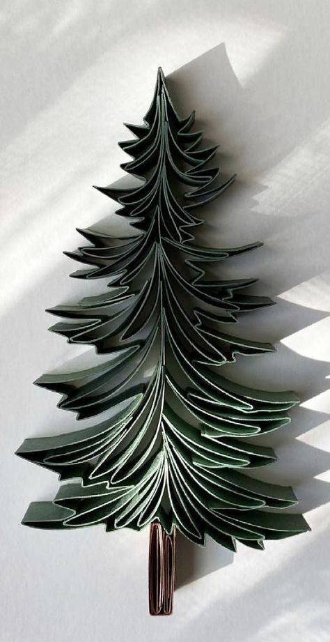 Quilling Christmas Tree Pattern, Simple Quilling Ideas, Winter Sculpture, Unconventional Christmas Trees, Quilled Tree, Free Quilling Patterns, Paper Roll Crafts Diy, Diy Quilling Crafts, Quilling Flower Designs