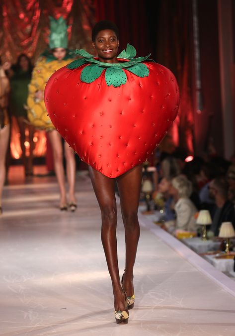 World Of Wearable Art, Louisiana Fashion, Fruit Costumes, Camp Fashion, Food Costumes, Dog Halloween Costumes, Weird Fashion, Fantasias Halloween, Funny Outfits