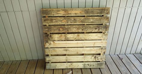 I wanted a family sign and a garden planter for my side door, so I combined the two ideas to create a fun decoration using upcycled materials. I started with a… How To Make A Pallet Stand Up, Projects Made From Pallets, What To Do With Pallets Ideas, Ideas For Wooden Pallets, Using Pallets On Walls, Diy Outdoor Privacy Wall Pallet, One Pallet Projects Diy, Decorating Pallets Ideas, Single Pallet Ideas