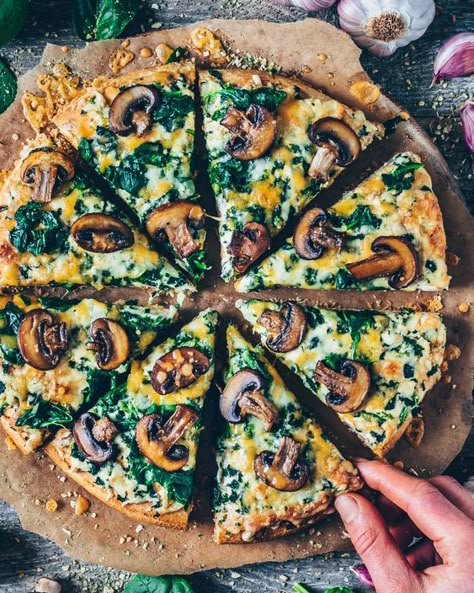 Spinach Vegan, Pizza Vegana, Spinach Pizza, Pizza Vegan, Mushroom Spinach, Mushroom Pizza, Meal Prep Plans, Garlic Mushrooms, Vegan Pizza