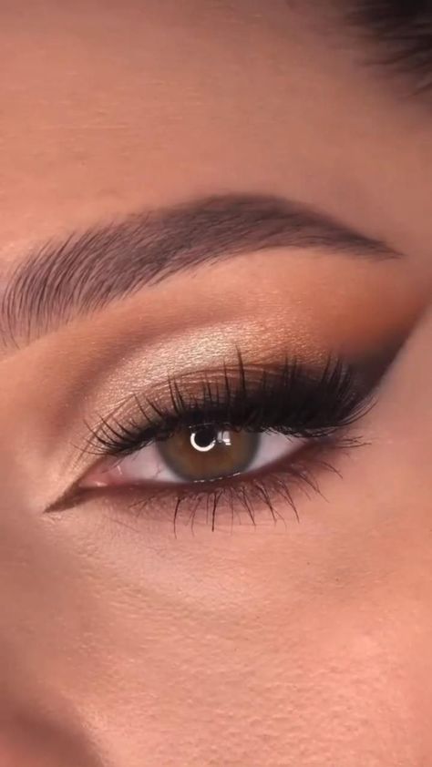 Smokey Eye For Droopy Eyes, Wedding Eyeshadow For Hooded Eyes, Eye Makeup For Formal Event, Maskerade Hairstyles, Makeup For Party Night Simple, Christmas Party Makeup Looks, Simple Smokey Eye Makeup, Natural Eyeshadow Makeup, Hazel Eyes Makeup