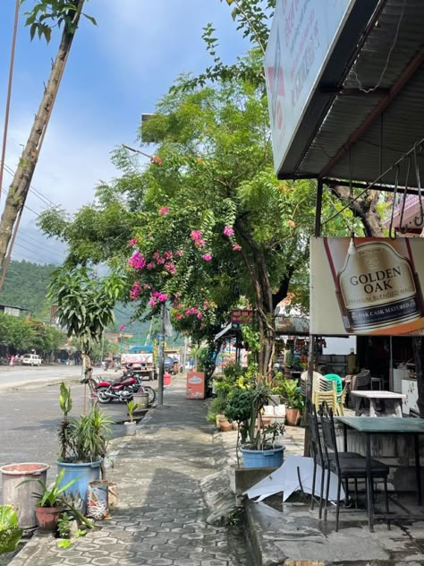 Nepal Street, Nepal Aesthetic, Gap Year Travel, College Au, Travel Vision Board, Life Vibes, Outdoor Aesthetic, Nepal Travel, Aesthetic Japan