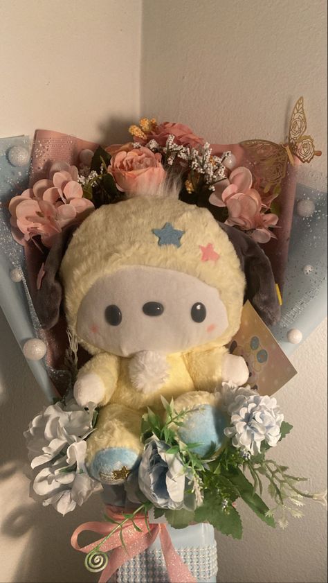 Pochacoo Sanrio, Pochacco Bouquet, Sanrio Flower Bouquet, Plushy Bouquet, Pochacco Aesthetic, Pochacco Stuff, Plushie Bouquet, Sanrio Gifts, Sanrio Bouquet