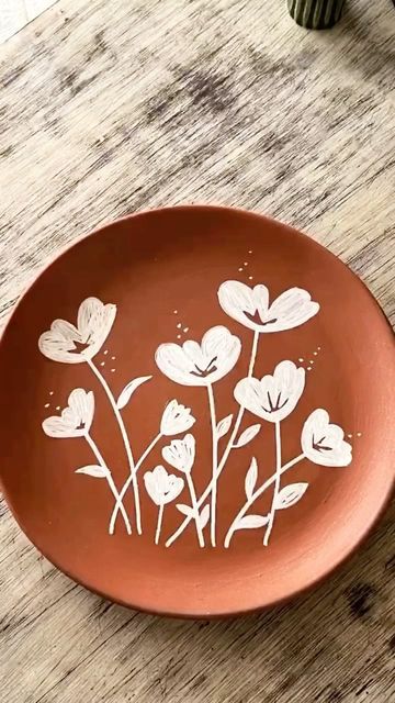 Terracotta Plates Painting, Terracotta Plates, Talavera Art, Plate Drawing, Terracotta Art, Rangoli Designs Simple Diwali, Terracotta Jewellery Designs, Terracotta Wall Art, Clay Plates