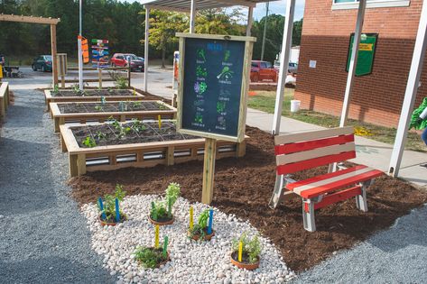 6 key ingredients to creating an outdoor classroom - District Administration Outdoor Classroom Ideas, School Outdoor Classroom, School Garden Club, Outdoor Learning Activities, Outdoor Play Space, Preschool Garden, Outdoor Learning Spaces, Outside Garden, Play Garden