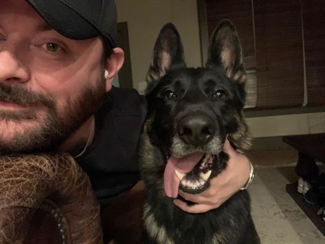 Porter on Instagram: “It’s DAD!!!!!! #hemlo #dog #gsd #puppy” Young Country Singers, Chris Young Songs, Chris Young Music, Gsd Puppy, Chris Young, Austin Butler, Country Singers, Man Crush, Shepherd Dog