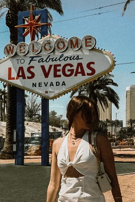 Welcome To Las Vegas Sign Poses, Ideas For Mood Board, Vegas Strip Photo Ideas, Vegas Strip Pictures, Holidays Photo Ideas, Vegas Birthday Photoshoot, Vegas Vibes Aesthetic, Las Vegas Pics Ideas, Las Vegas Astetic