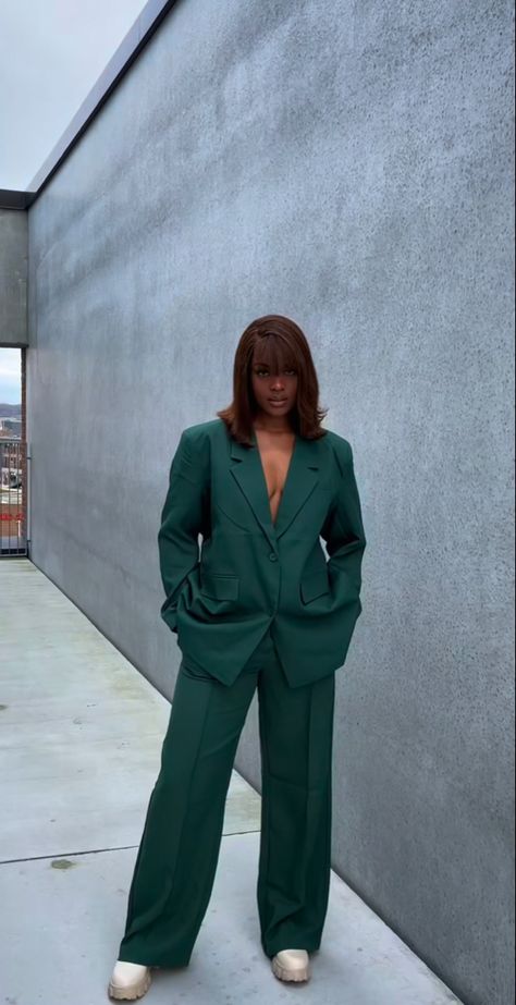 Josie Aesthetic, Black Women In Suits, Graduation Suits For Women, Baggy Outfit Ideas, Graduation Suits, Cute Professional Outfits, Woman In Suit, Classy Outfits For Women, Corporate Wear