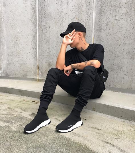 3,059 Likes, 61 Comments - Robin (@rxinr) on Instagram: “Hypebeast vibes , sorry || #hypebeast #balenciaga #supreme #outfitoftheday #simplefits #outfit…” Speed Trainer Outfit, Balenciaga Speed Trainer Outfit, Boho Sweaters, Balenciaga Speed Runner, Balenciaga Speed Trainers, Trainers Outfit, Urban Apparel, Sneaker Outfits, Balenciaga Speed Trainer