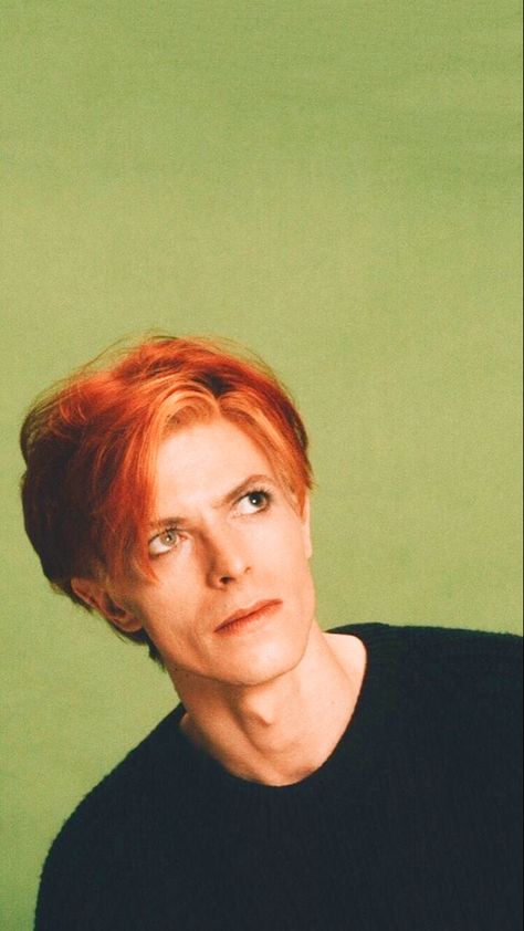 David Bowie Fashion, David Bowie Pictures, Moonage Daydream, David Bowie Art, Bowie Art, Major Tom, Ziggy Stardust, Music People, Jolie Photo