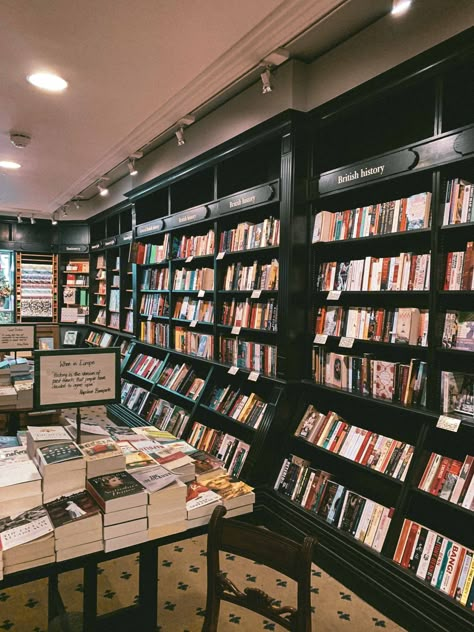 Hatchards: A Peek Inside the Oldest Bookshop in London | solosophie