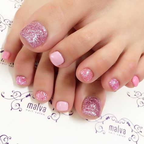 Glittery Pink Toenails, Light Pink Pedicure Ideas, Kid Toenail Designs, Spring Toenails 2024, Toe Nail Designs For Kids, Pink Toe Nails Ideas, Kids Toenail Designs, Pink Glitter Toe Nails, Pink Glitter Pedicure