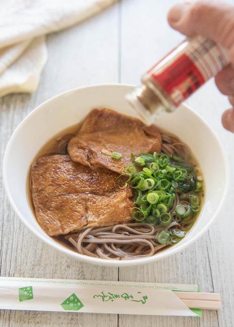 Hero shot of Kitsune Soba, with shichimi tōgarashi being scattered. Soba Recipe, Vegan Noodle Soup, Soba Noodles Soup, Buckwheat Soba Noodles, Udon Noodle Soup, Buckwheat Noodles, Asian Soup, Fried Tofu, Asian Cooking