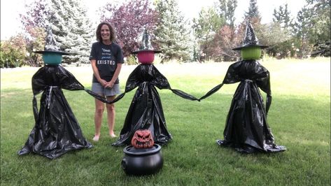 Do you like decorating for Halloween but don't want to break the bank doing it? I'm sharing how to make yard witches on a budget! You can see more of my crazy creations here I started with a regular sized tomato cage and placed it upside down on the floor. I put a plastic pumpkin pail upside down onto the 3 stakes of the tomato cage. Depending on the weather and where you're putting them you can use twine to tie the pumpkin pail handle to the tomato cage for stability. I placed a… Yard Witch, Fall Plaid Decor, Diy Witches, Hermanas Sanderson, Witches Garden, Topiary Diy, Decorating For Halloween, Pumpkin Pail, Elegant Pumpkins