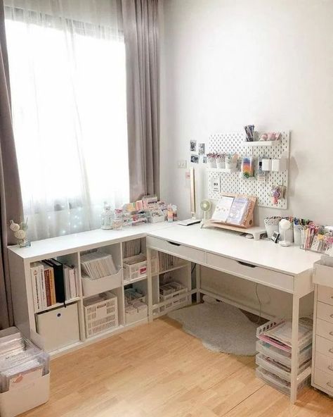 Office And Art Studio Combo, Craft Room Bedroom Combo, Big Desk Ideas, Room Ideas For Big Rooms, Ikea Corner Desk, Design Ložnic, White Desk, Big Desk, Study Room Decor