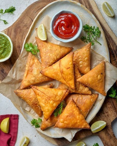 Keema Samosa, Food Journaling, Delicious Food Image, Samosa Recipe, Food Lab, Samosa, Filling Recipes, Food Platters, Yummy Yummy