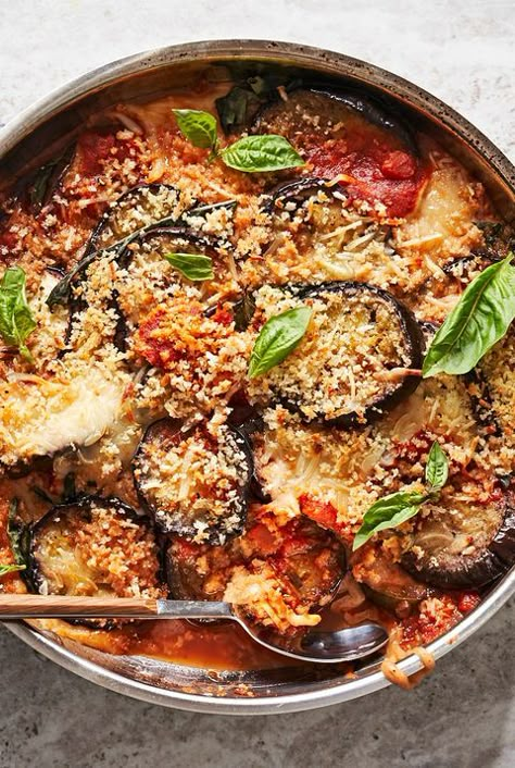 Skillet Eggplant, Eggplant Parm Recipe, Eggplant Recipes Healthy, Best Eggplant Recipe, Stuffed Vegetables, Healthy Eggplant, Eggplant Parm, Italian Dinner Recipes, Bite Size Appetizers