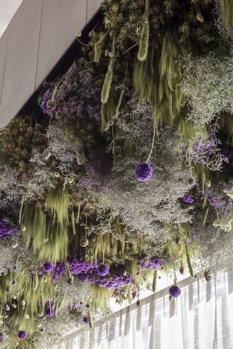 Pullman London St.Pancra​s – Chelsea-Flower Show inspired Meadow installation Meadow Installation, Hidden Bars, Secret London, Plant Installation, Flower Installation, Chelsea Flower, Hanging Flowers, Chelsea Flower Show, Art Installation