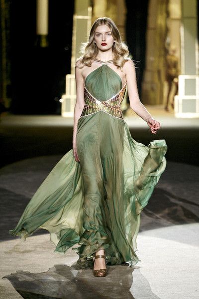 Tumblr Green Runway Dress, Green Runway Fashion, Green Gold Dress, Green Runway, Green And Gold Dress, Grecian Dress, Roberto Cavalli Dress, Verde Jade, Cavalli Dress