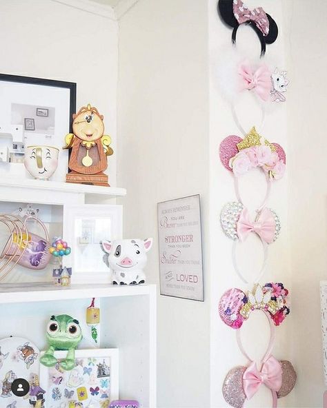 Disney Room Decor For Teens, Disney Display Ideas Shelves, Disney Play Room, Disney Bedroom Aesthetic, Disney Aesthetic Room, Disney Room Aesthetic, Dcp Room Decor, Disney Ear Display, Disney College Program Room