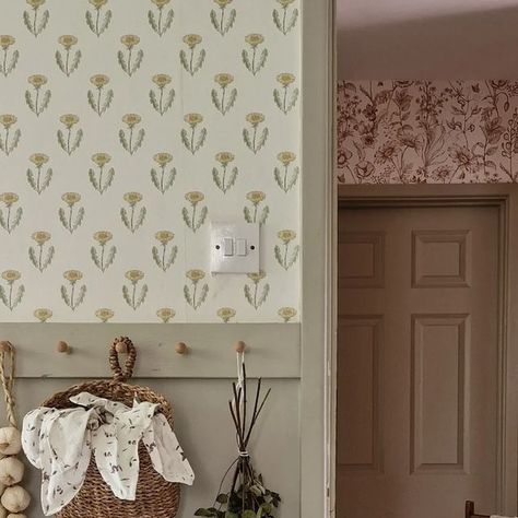 Wall Detailing, Small House Wallpaper, Wallpaper Paint Combination, Wallpaper Reading Nook, Painted Waistcoating, Half Wall Wallpaper Ideas, Newbie Wallpaper, Wall Paneling Wallpaper, Wallpaper Paint Combo