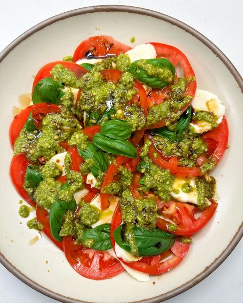 Which salad do you want a recipe for first? Picture 1: Tomato, mozzarella, pesto 🍅 Picture 2: Peacharine & stracciatella 🍑 I’m obsessed with summer salads rn. Let me know what your favorite summer salads are in the comments! ☀️ #salad #summersalad #basil #stracciatella #mozzarella #pesto #carolbeecooks Stracciatella Salad, Mix Salad Recipes, Mix Salad, Tomato Mozzarella, Summer Salads, Meals For One, Pesto, One Pic, Salad Recipes