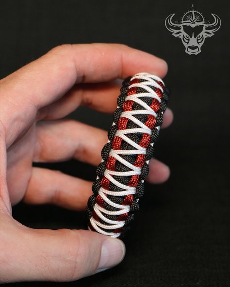 🪢 King Cobra Paracord Bracelet 🪢 . CORDS: Black 550, Solar Storm Red 550, White Type 1 . #eastandbulldesign #paracord #bracelet #paracordbracelet #surferbracelet #handmade #handcrafted #hobby #paracordhobby Solar Storm, Paracord Tutorial, Paracord Diy, Surfer Bracelets, King Cobra, Paracord Bracelet, 550 Paracord, Paracord Bracelets, Paracord