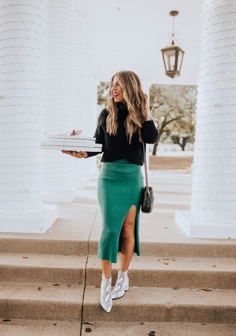 Holiday Outfit with black sweater and green skirt Casual Holiday Party Outfit, Holiday Party Outfit Casual, Office Holiday Party Outfit, Holiday Party Outfit Work, Christmas Party Outfit Work, Casual Christmas Party, Casual Christmas Party Outfit, Casual Holiday Party, Winter Party Outfit