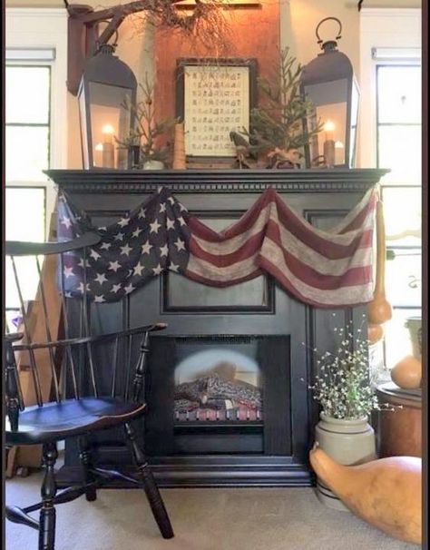 Americana Dining Room Decor, Bavarian Farmhouse, Vintage Lodge Decor, Patriotic Mantle, Primitive Americana Decor, Primitive Fireplace, Primitive Vignettes, Fireplace Decorating, Primitive Home Decorating