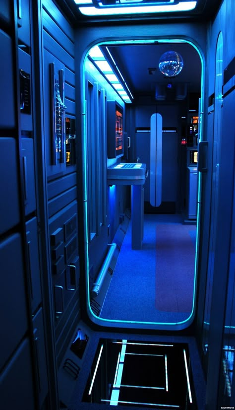 Sci Fi Room, Cyberpunk Room, Futuristic Bedroom, Scifi Interior, Spaceship Interior, Star Wars Room, Blue Lights, Video Game Rooms, Studio Flat