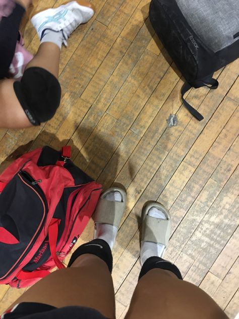 Volleyball Practice Aesthetic, Volleyball Snaps, Volleyball Snap, Volleyball Pics, Volleyball Photos, Volleyball Practice, Volleyball Inspiration, Best Friend Pictures Tumblr, Volleyball Training