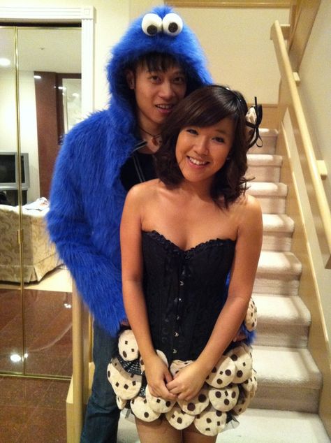 Cookie monster and cookies Cookie Monster Adult Costume, Cookie And Cookie Monster Costume Couple, Cookie Monster And Cookie Costume Couple, Cookie Monster Couple Costume, Diy Halloween Couples, Cookie Monster Costume, Costume Couples, Best Group Halloween Costumes, Cookies Halloween