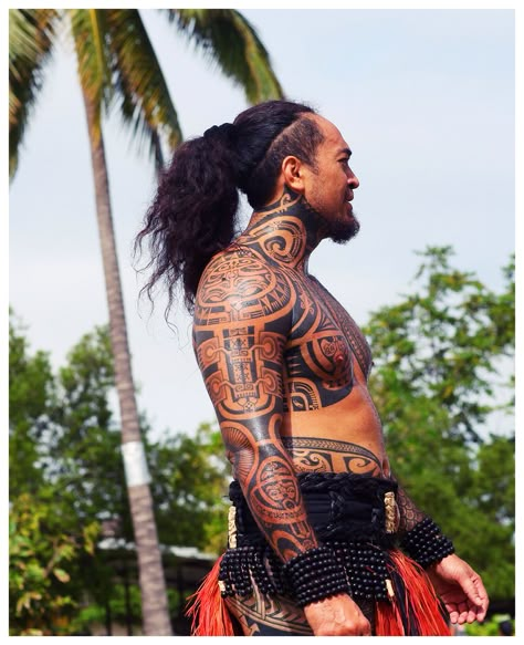 Phillipe Aukara Samoa Tattoo, Tatau Tattoo, Samoan Men, Tattoo Son, Island Tattoo, Polynesian Men, Filipino Tattoos, Maori People, Polynesian Tattoos