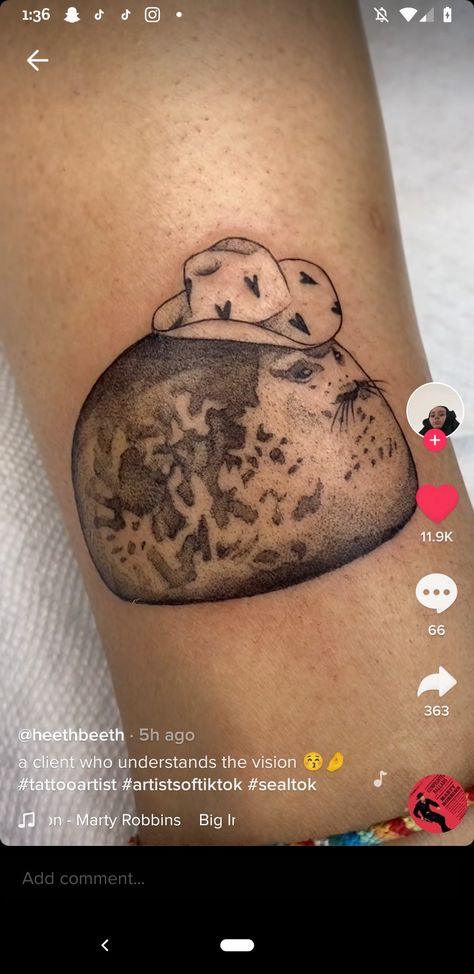 it's a tattoo of a very fat & polite orb seal. with a funky cowboy hat. :) Small Seal Tattoo, Cute Seal Tattoo, Harbor Seal Tattoo, Seal Tattoo Simple, Seal Tattoo, Hat Tattoo, Harbor Seal, Cute Seals, Awesome Tattoos