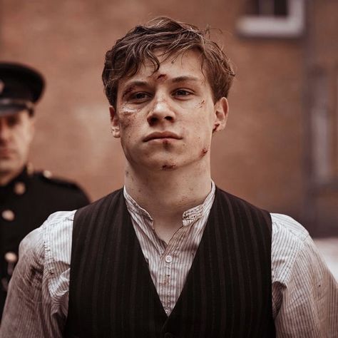 Michael Peaky Blinders, Japan 80's Aesthetic, Michael Gray, 1920s Aesthetic, Finn Cole, Inspector Calls, Peaky Blinders Characters, Fb Profile Photo, Film Icon