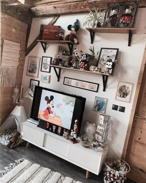 Disney Dorm, Disney Kids Rooms, Deco Disney, Disney Room Decor, Disney Bedrooms, Casa Disney, Disney House, Disney Furniture, Disney Room