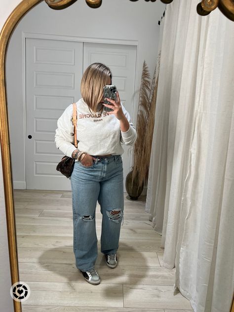 Casual OOTD      #MidsizeFashion #FashionForAllSizes #PlusSizeStyle #InclusiveFashion #CurvyFashion #MidsizeStyle #BodyPositiveFashion #FashionForEveryBody #SizeInclusiveStyle #MidsizeBlogger #FashionForCurves #RealWomenFashion Baggy Jeans Midsize, Plus Size Baggy Jeans Outfit, Jeans Midsize, Laura Jade Stone, Baggy Jeans Outfit, Casual Ootd, 90s Baggy, Jade Stone, Baggy Jeans