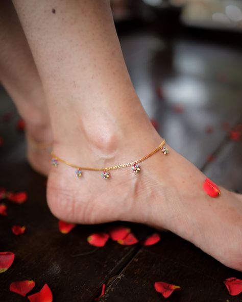 Anklet goals! Minimal perfection from Alma Carino ✨ Anklets